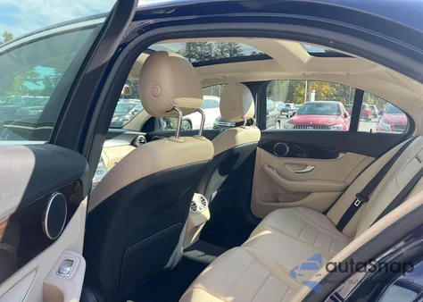 2017 Mercedes-Benz C 300 4Matic из США, поврежденный, VIN 55SWF4KB3HU222509